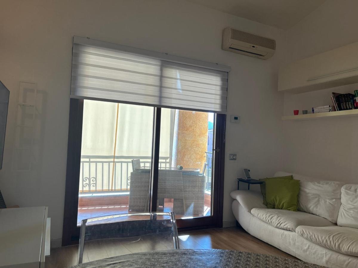 P. Home La Maddalena  エクステリア 写真